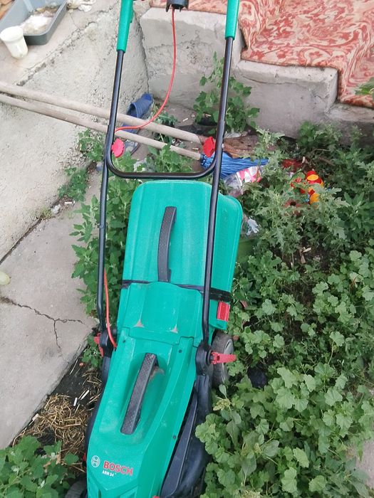 Срочно продам газонокасилку бошш