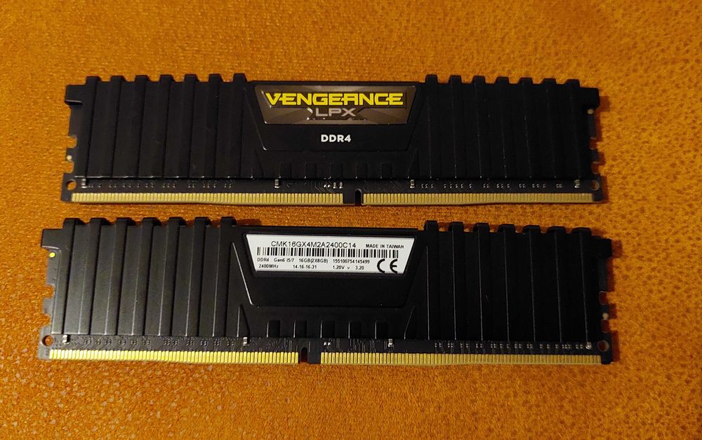 KIT memorie RAM DDR 4  16 GB (2 x 8)