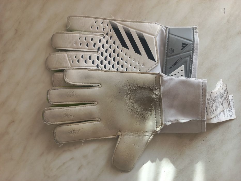 Футбольные перчатки predator Adidas