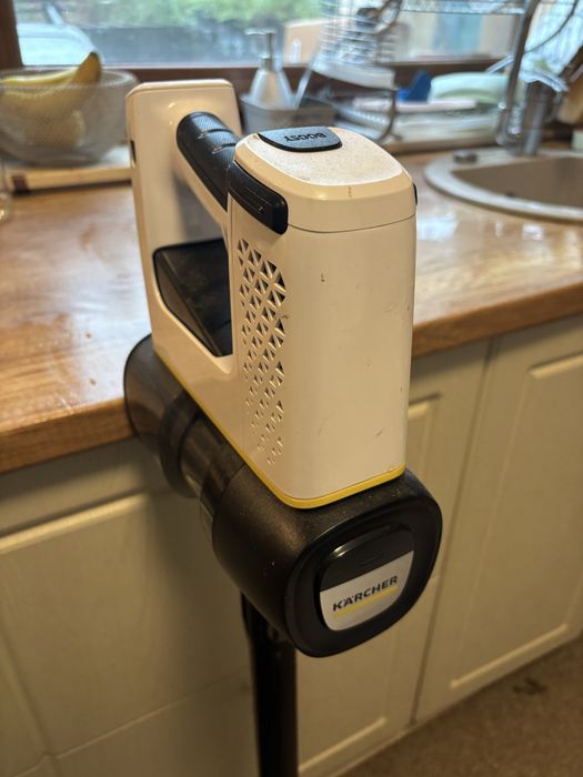 Aspirator vertical Karcher garanție Emag