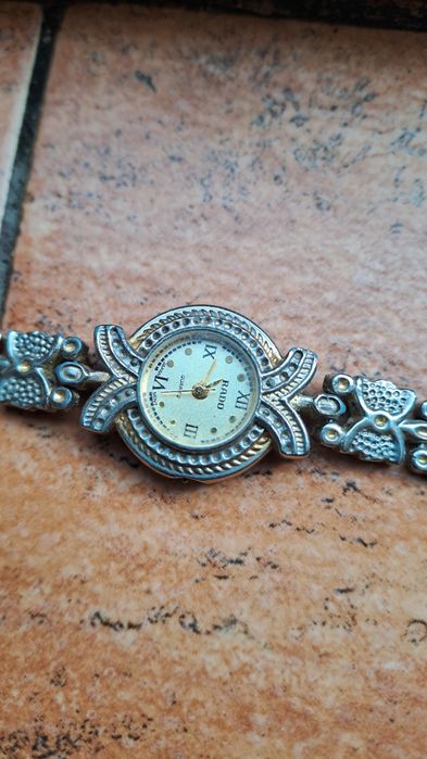 Продавам часовник