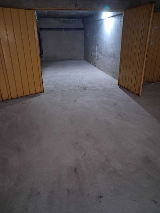 Дава се под наем Гараж / Паркомясто в Плевен, Индустриална зона - 18 кв.м за 16956.99 € - Снимка #1