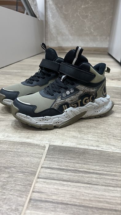 Продам зимние ботинки