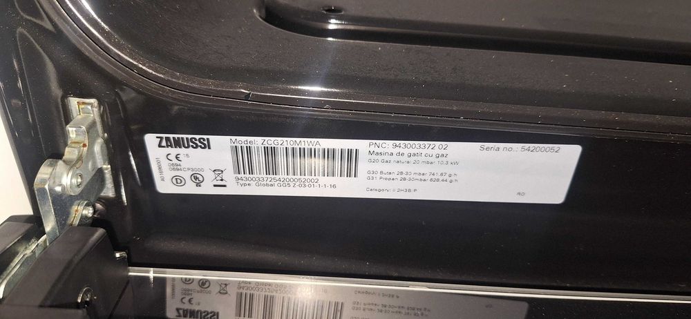 Aragaz Zanussi 50cm 4 arzatoare, cuptor 61l, functie Pizza, NOU