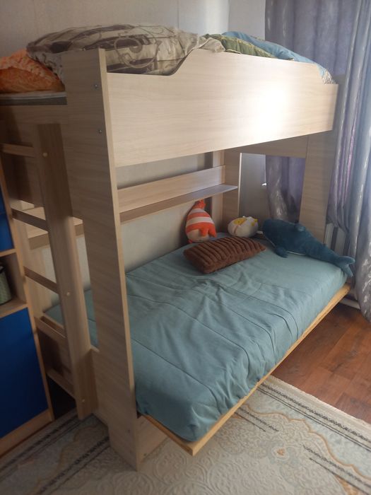 Продам 2 ярусный кровать и диван