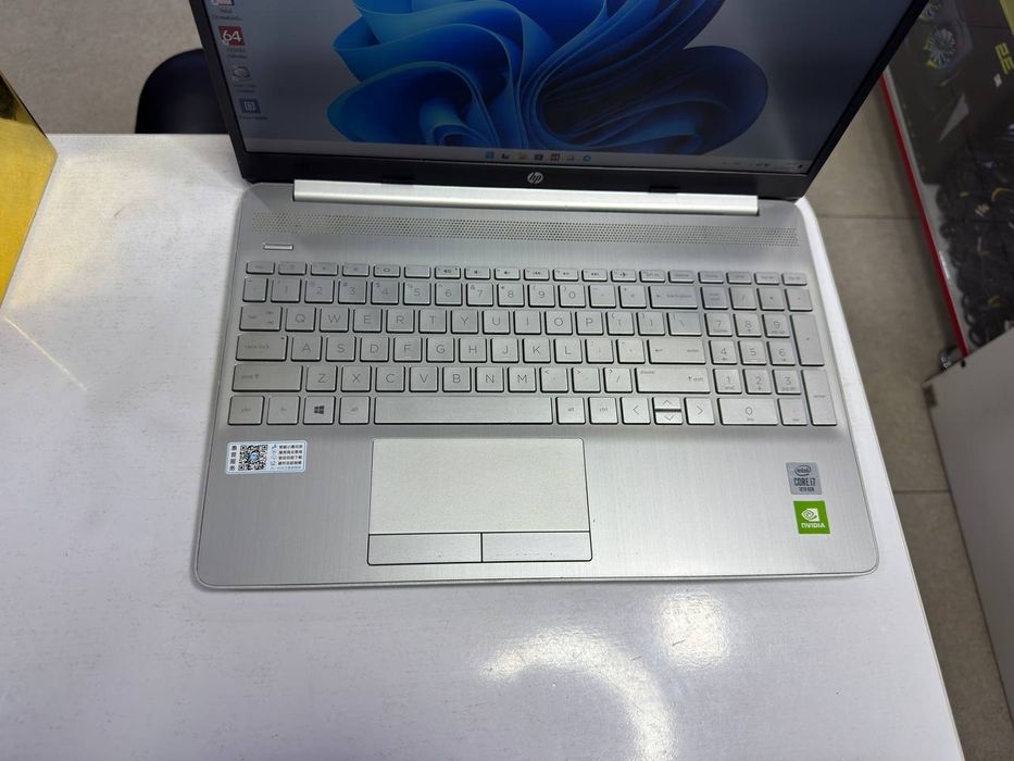 HP Pavilion core i7-1065G7 DDR4 8/256 SSD MX330-2GB videokartasi bor