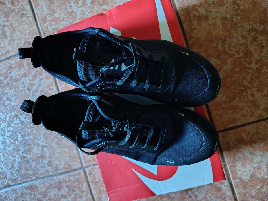 Vând pantofi sport măr. 38