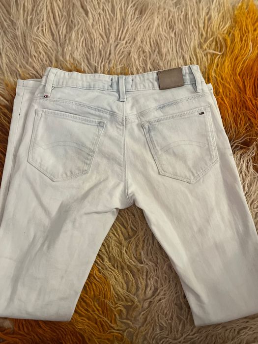 Накъсани дънки на Tommy Hilfiger