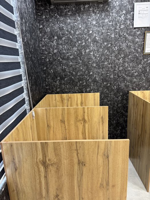 Call operator uchun stol sotiladi