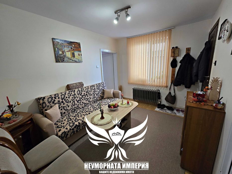 Продавам тристаен и двустаен 176РЗП с гараж в гр.Асеновград, кв.Изток