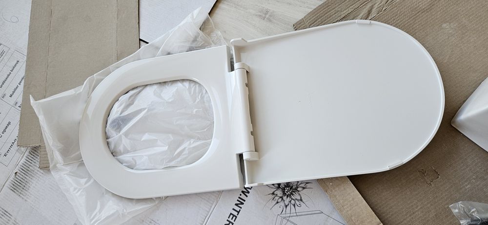 Тоалетна чиния RIMLESS