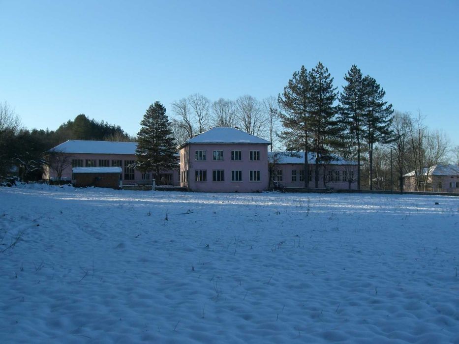 Продава се Промишлена сграда в с. Велчево, Област Ловеч - 23590 кв.м за 17 €/кв.м - Снимка #1