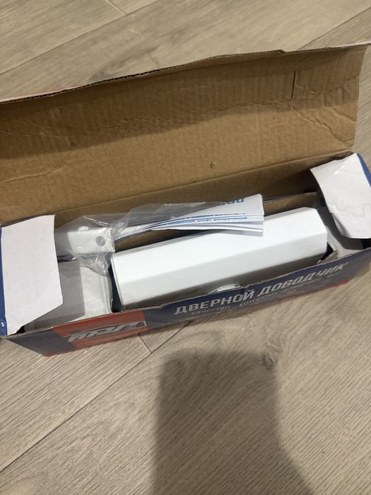 Продам дверной доводчик