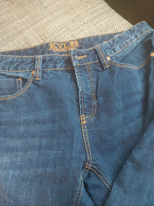 Geaca si blugi kvl