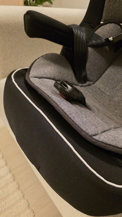 Scaun auto ISOFIX Varsta 3 - 7 ani Pozitie de somn Cotiere reglabile C