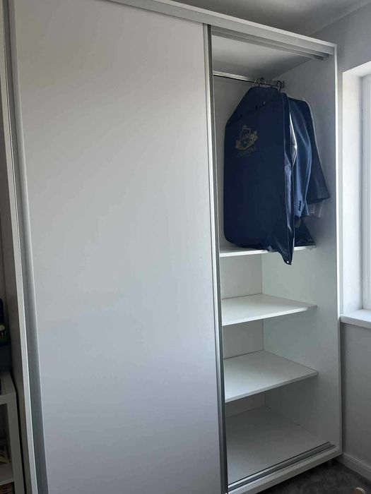 Dulap pal alb lucios