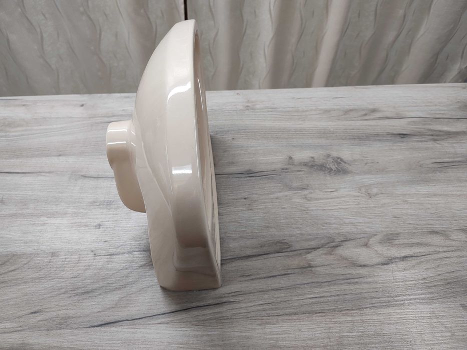 Малка мивка за санитарен възел.