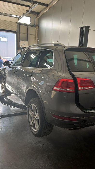 Dezmembram Volkswagen Touareg 3.0 TDI din 2013