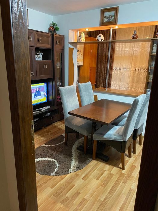 Vând apartament 3 camere girdu