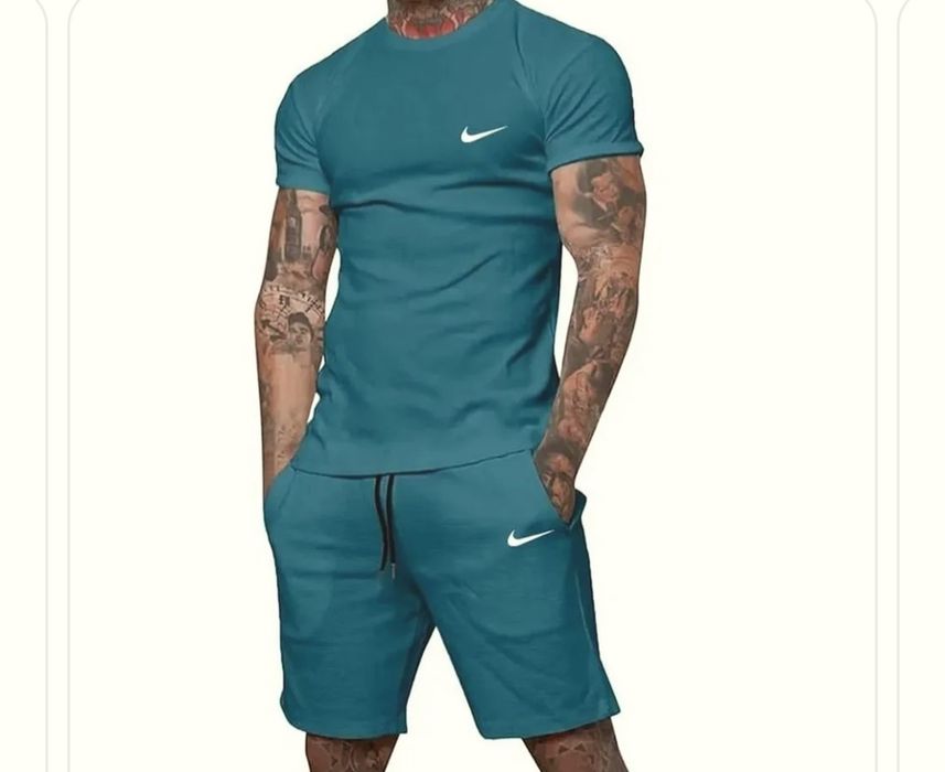 Compleu baieti Nike.
