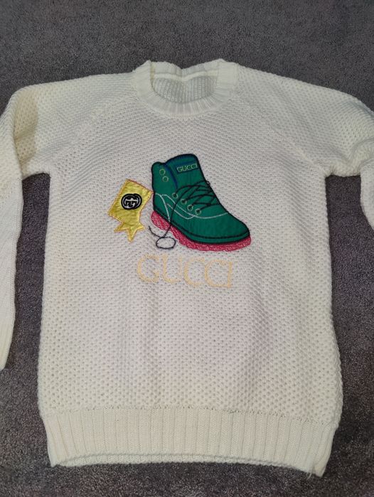 Fara eticheta. Pare a fi M sau L.