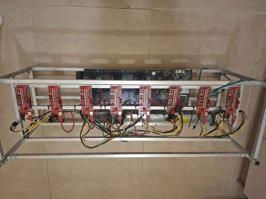 Mining rig за 8 бр. видеокарти