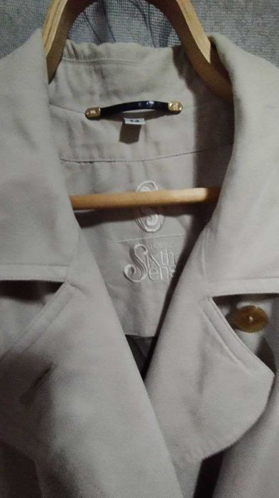 Продаётся жеский плащ