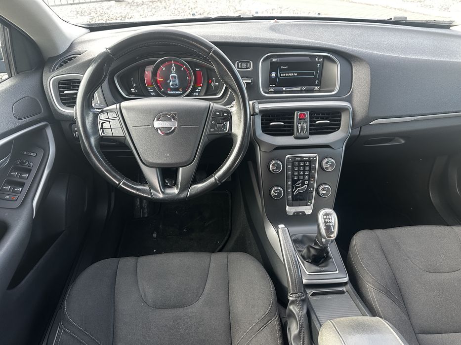 Volvo v 40 2013 proprietar