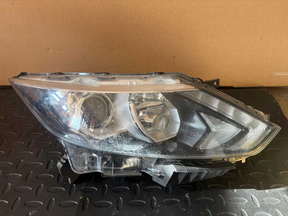 Десен фар за Nissan Quashqai 2014-2017