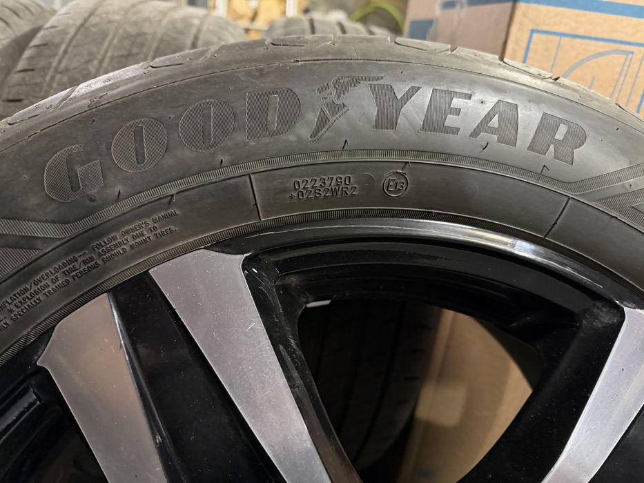 Продам летние шины GOODYEYR 235/55/18 100V