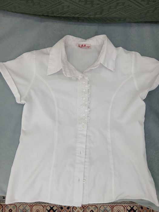 Белая блузка H&M с кружевом