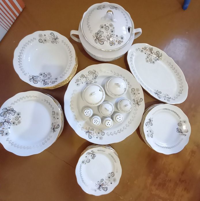 Продам сервис на 12 персон.