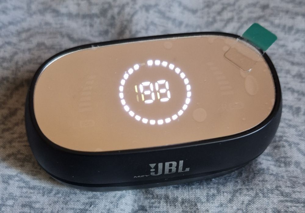 Продавам блутут слушалки