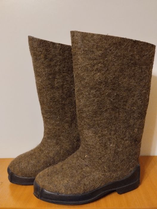 Рабочие сапоги, валенки и батинки