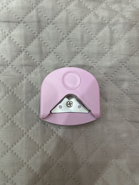 обрезка краев бумаги.