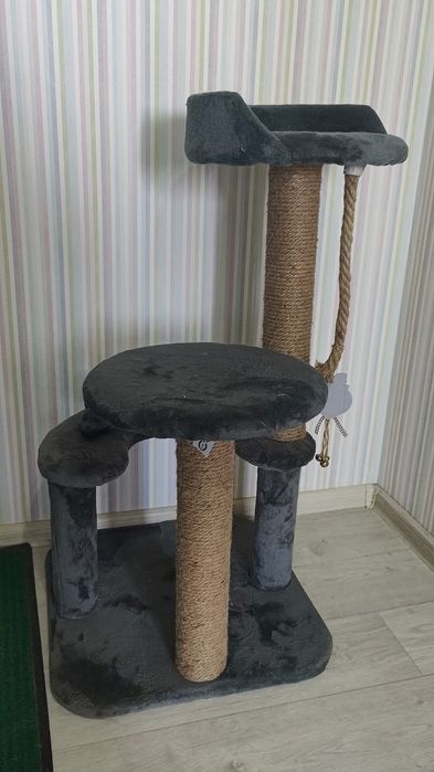 Продам лежанку для кошки с когтеточкой