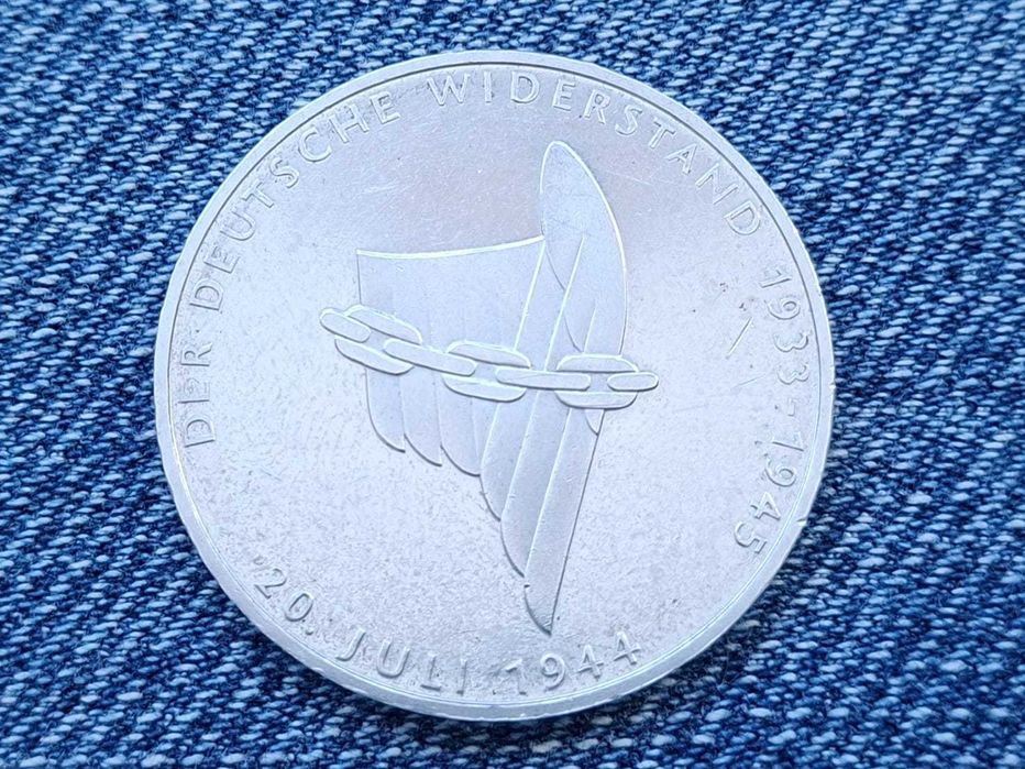 Монета серебряная, коллекционная.