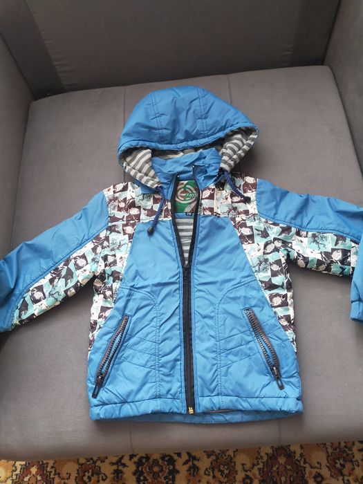 Куртка, джинсы,варежки продам..