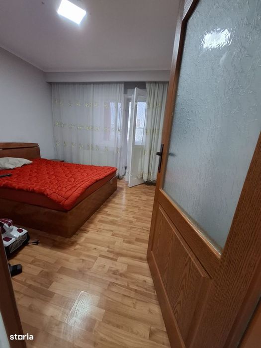 Apartament  de 3 camere, zona Orizont,potential excelent