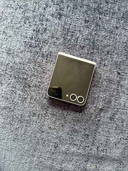 Samsung Galaxy Z Flip6