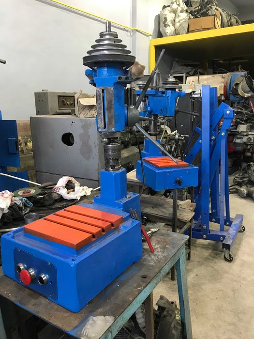 Сверлильный спец отверстий в дисках . Станок