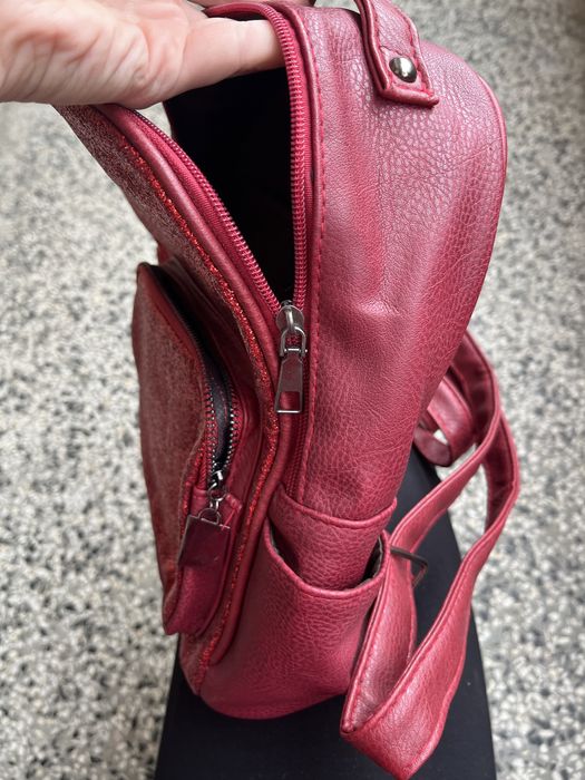 Червена дамска раница