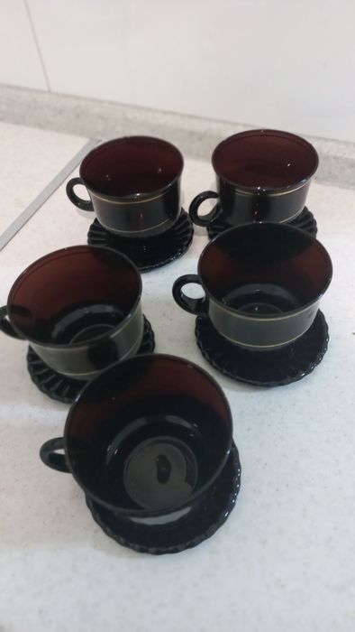 Чашки с блюдцами