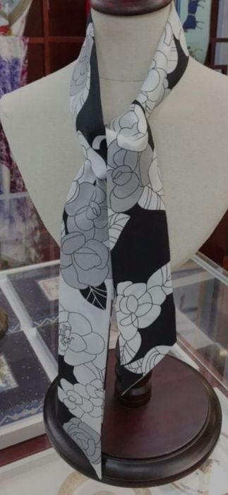 Esarfă Chanel, Louis Vuitton, model 2026