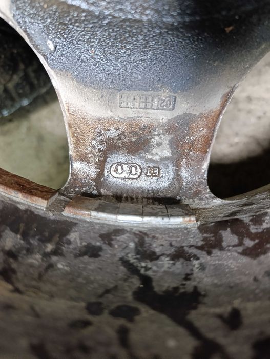 200EUR.Продавам комплект гуми с джанти:7J/ET-00/R15/255/70/6x139.7 Намират се в Велико Търново. Телефон за връзка:0879392021