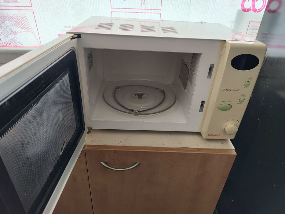 Сервизирана микровълнова с три месеца гаранция