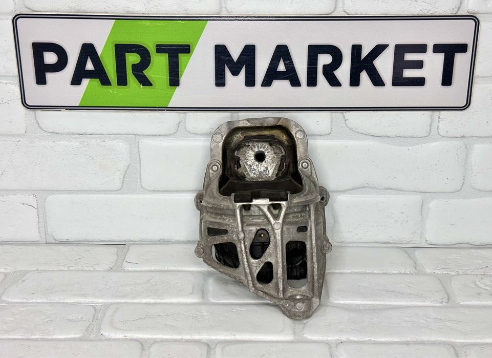 Ляв тампон двигател AUDI A6 A7 A8 Q7 3.0 Бензин 4M0199371FE