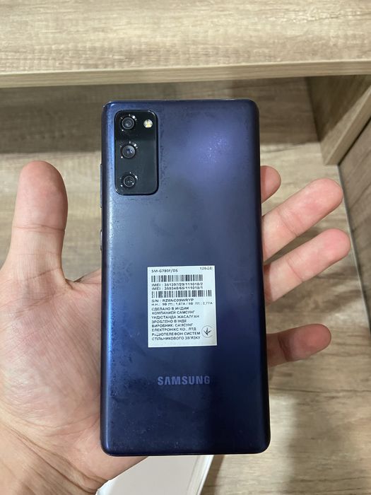 Samsung S20 FE в отличном состоянии