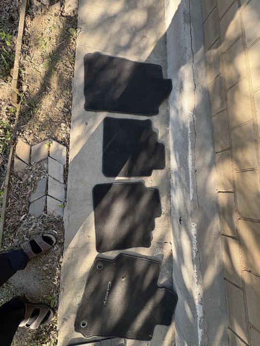 Резиновые и ворсовые полики camry 50