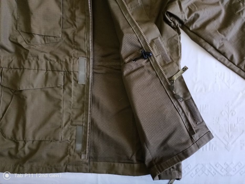 Продаются две куртки вместе.